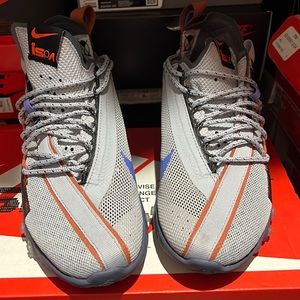 Nike air reacts size 5.5